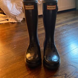 Size 4 girls hunter boots black